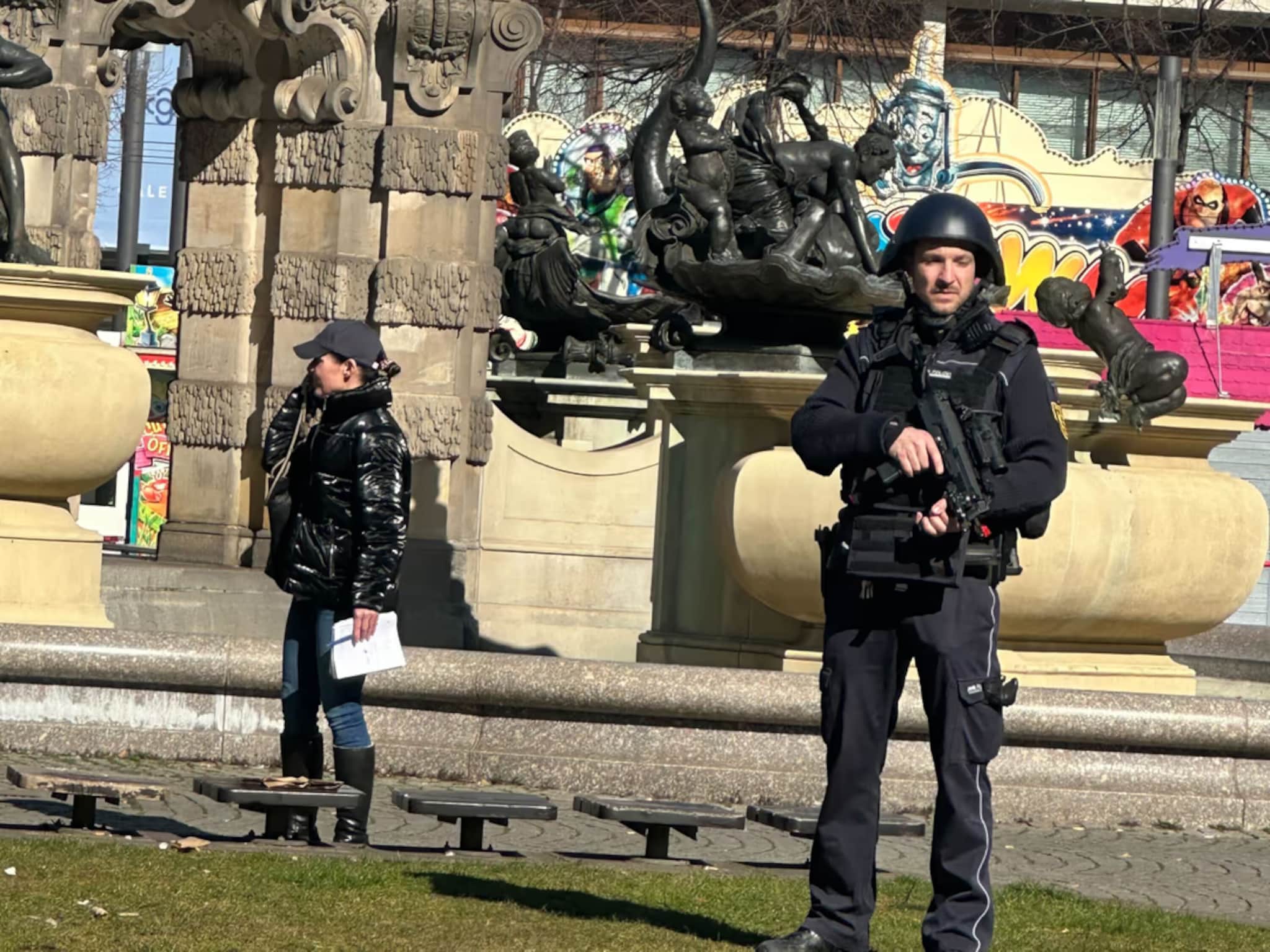 Bil kjørt inn i folkemengde i Mannheim: Stor politiaksjon