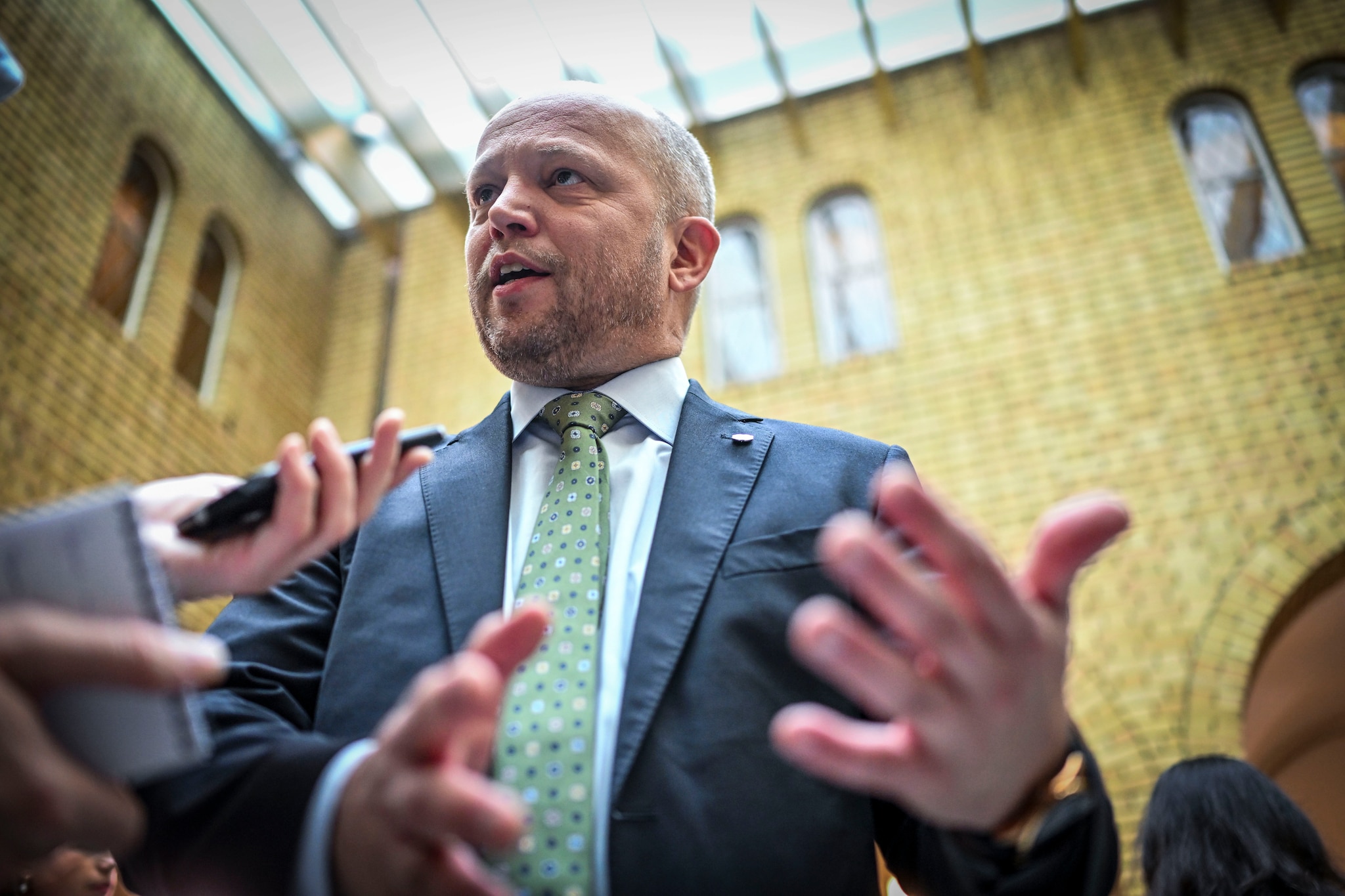 Sp kaller budsjettet «uholdbart»: Vurderer å ikke forhandle