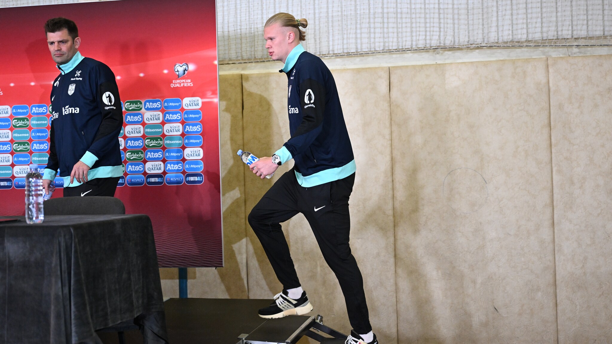 SE NÅ: Erling Braut Haaland og Ståle Solbakken møter pressen