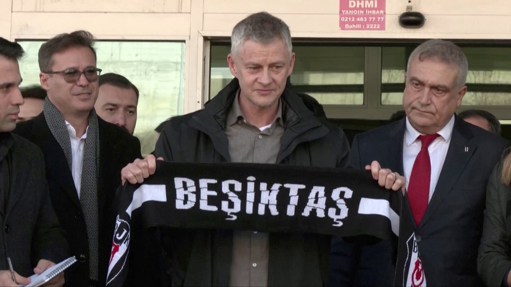 Solskjær med Besiktas-skjerf: – Jeg gleder meg veldig