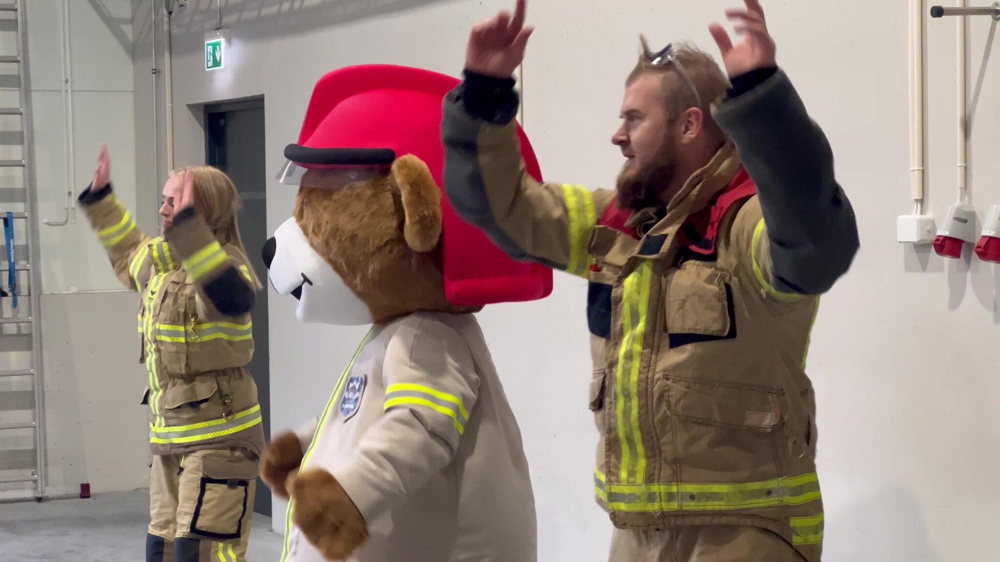 Bjørnis-dansen på brannstasjonen i Ulsteinvik