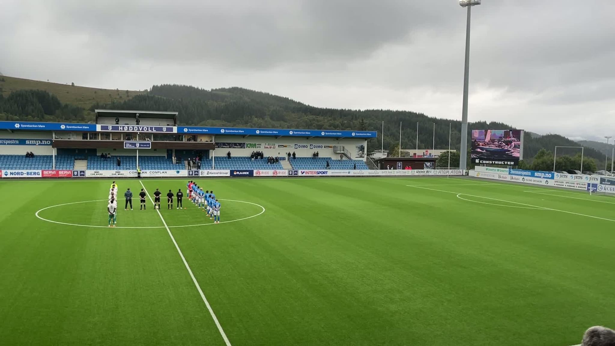 Heidra kong Harald V før kampstart
