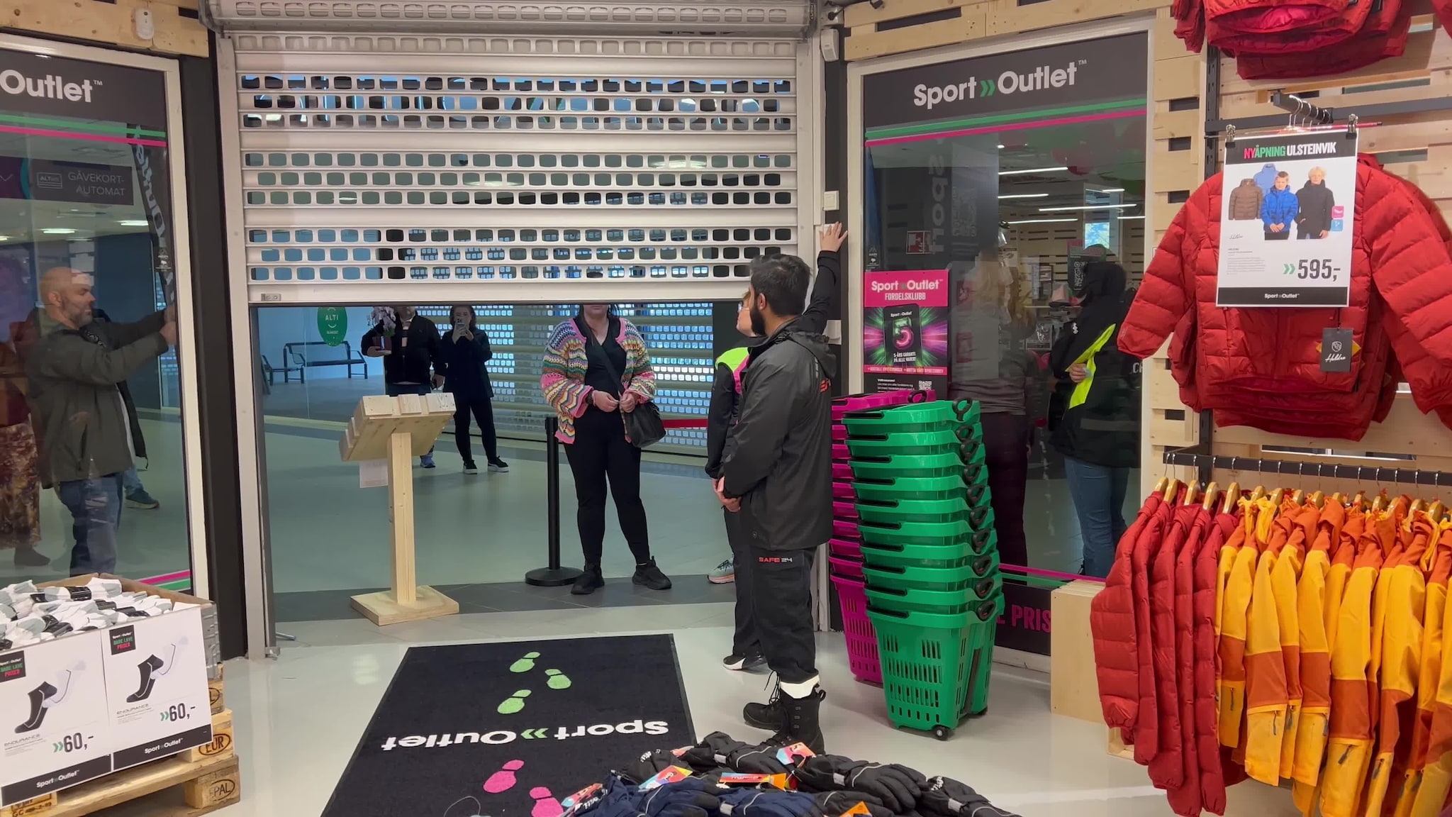 Mange møtte opp for å få med seg opninga av Sport Outlet