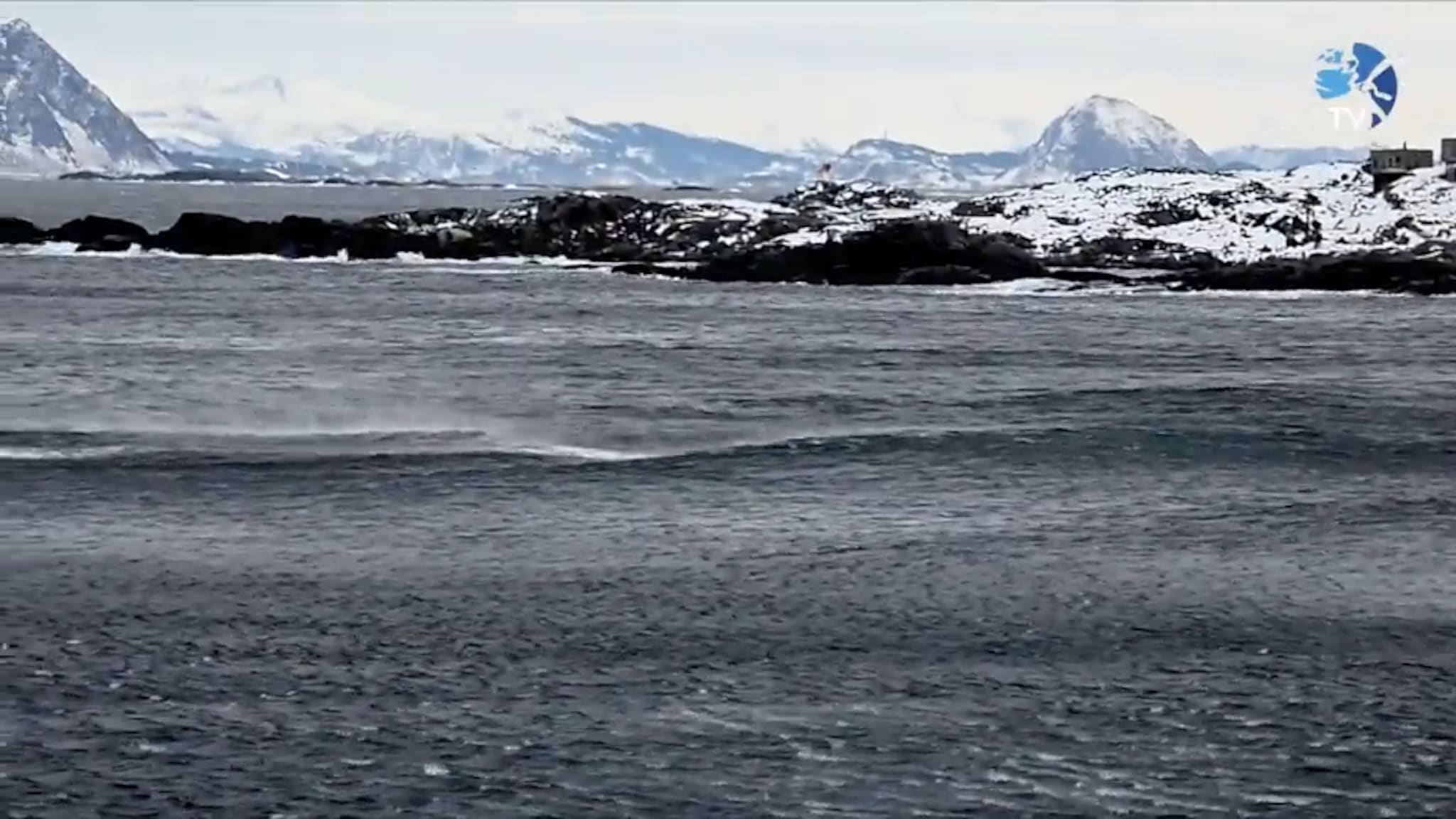 Vind og bølgjer i Goksøyrvika