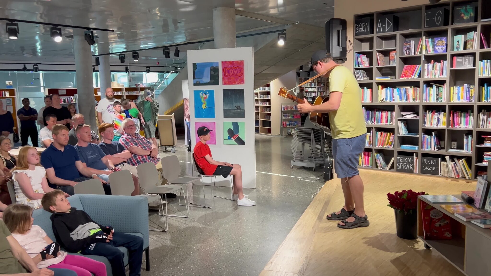 Opna kunstutstilling på biblioteket