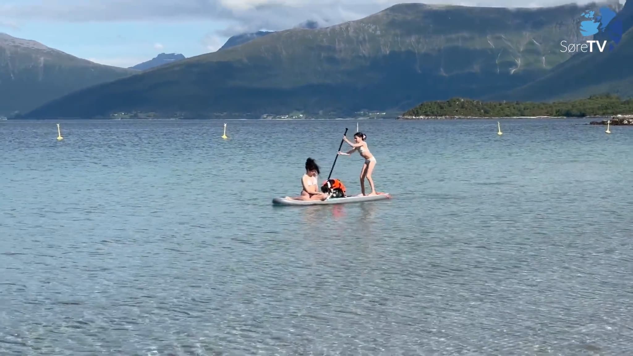 Her badar dei på stranda