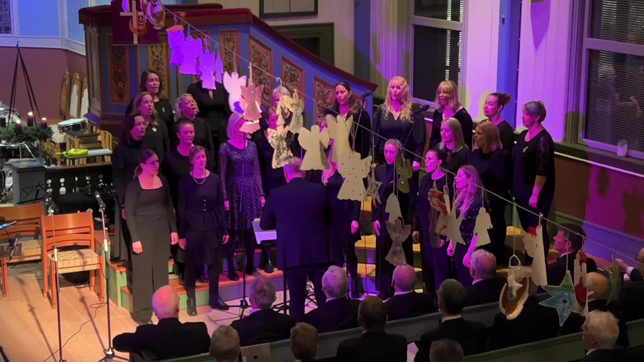 Song og spelte jula inn til gagns