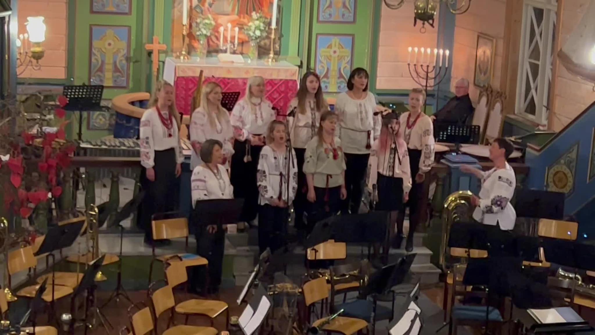 Varme tonar i Ulstein kyrkje