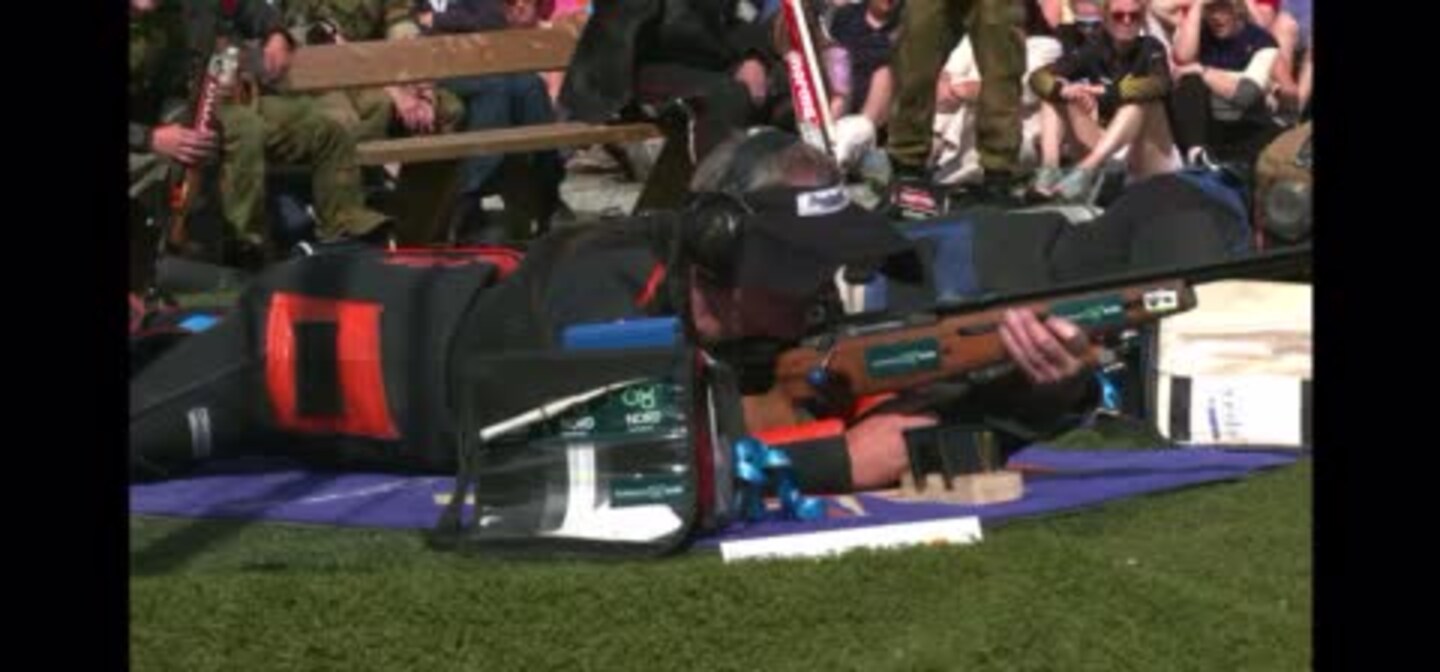 Torfinn Johansen skyter i stangfinalen