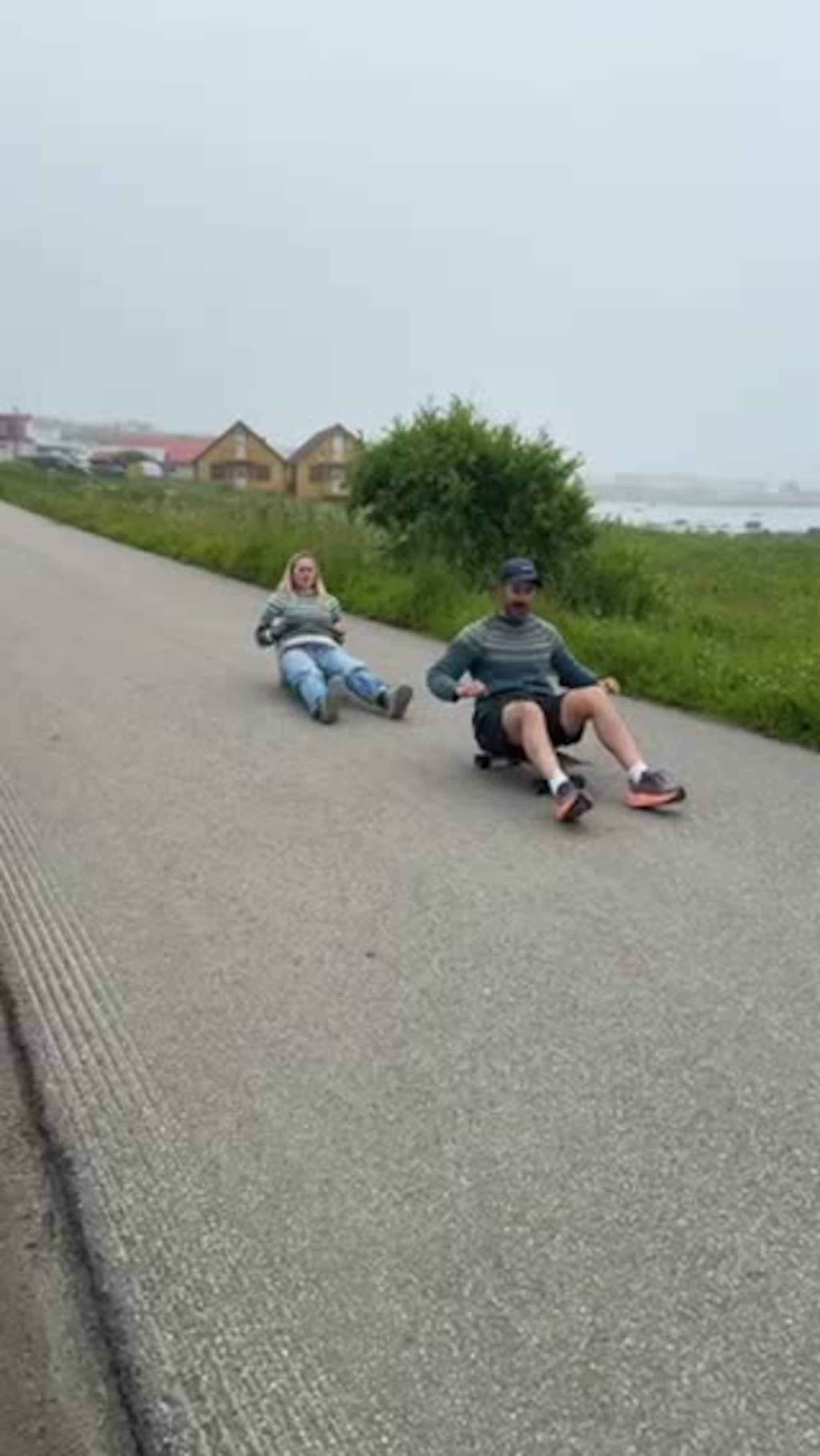 Helsesista ror på skateboard
