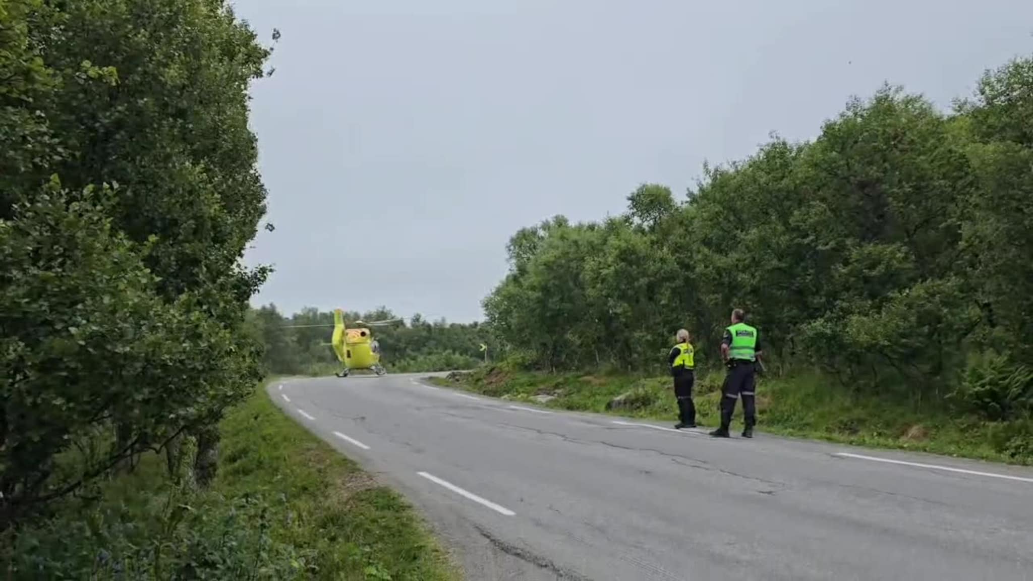 Luftambulanse drar fra ulykkessted på Bleik