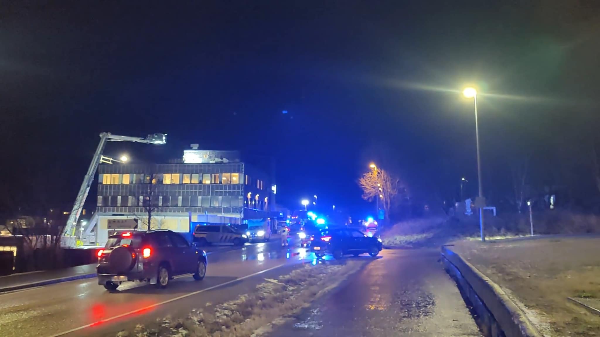 Brannvesenet har kontroll på stedet